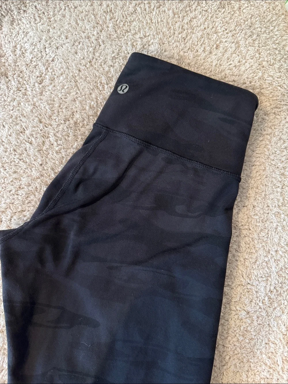 lululemon wunder capri  Black Camo-Print  Size 6